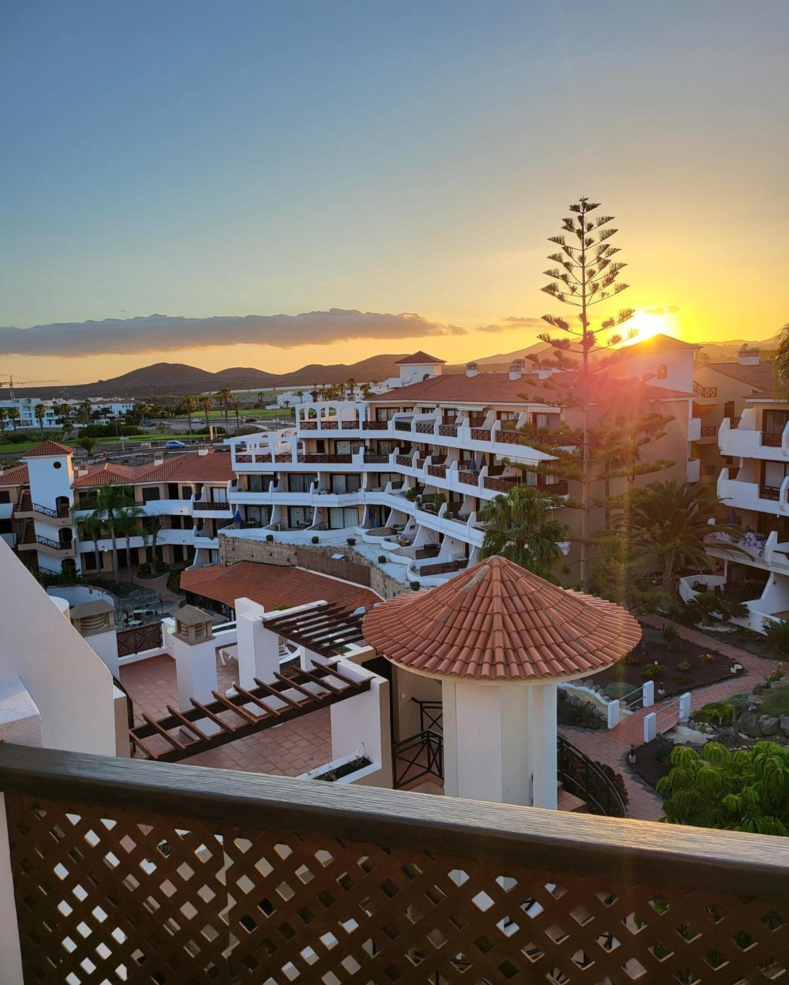 Moderno Y Luminoso Atico Con Vistas Y Piscina Apartment San Miguel de Abona Exterior foto